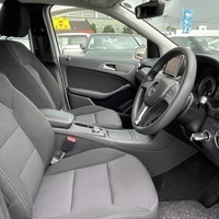 メルセデス・ベンツ B180BlueEFFICIENCY バックカメラ　ナビ　TV　ETC 純正アルミ　のサムネイル