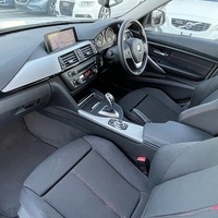 BMW 320iスポーツ 1オーナー 電動シート 純正ナビ Bカメラのサムネイル