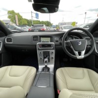 ボルボ S60 D4ダイナミック エディション 1オーナーヒーター付白革Pシート Bカメラのサムネイル