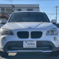 BMW　X1 xドライブ20i 4WD ターボ　ヒーター付茶色本革シート　外ナビのサムネイル