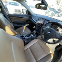 BMW　X1 xドライブ20i 4WD ターボ　ヒーター付茶色本革シート　外ナビのサムネイル