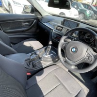 BMW 320dラグジュアリー パワーシート 純正ナビ Bカメラ ETC 禁煙のサムネイル