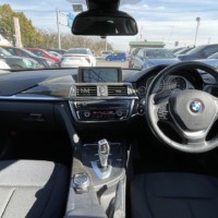 BMW 320dラグジュアリー パワーシート 純正ナビ Bカメラ ETC 禁煙のサムネイル