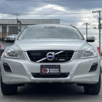 ボルボXC60 T6 AWD Rデザイン 4WD レザーシート Bカメラ  ETC ドラレコ ナビTVのサムネイル