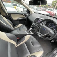 ボルボXC60 T6 AWD Rデザイン 4WD レザーシート Bカメラ  ETC ドラレコ ナビTVのサムネイル