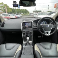 ボルボXC60 T6 AWD Rデザイン 4WD レザーシート Bカメラ  ETC ドラレコ ナビTVのサムネイル