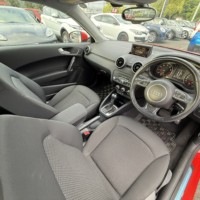 アウディA1 1.4TFSI 禁煙車 純正ナビ 地デジTV　　ETC キーレスのサムネイル