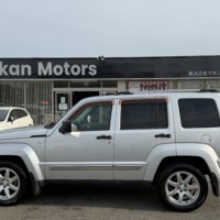 ジープチェロキー リミテッド 4WD ヒーター付電動革シート ETC サイドカメラのサムネイル