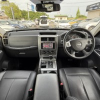 ジープチェロキー リミテッド 4WD ヒーター付電動革シート ETC サイドカメラのサムネイル