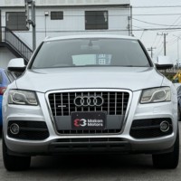 アウディQ5 2.0TFSIクワトロSラインパッケージ 4WD Bカメラ ETC 電動シート スマートキー ナビのサムネイル