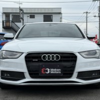 アウディ A4 2.0TFSIクワトロSラインパッケージ 4WD ハーフレザースポーツシート Bカメラ ETCのサムネイル