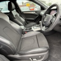 アウディ A4 2.0TFSIクワトロSラインパッケージ 4WD ハーフレザースポーツシート Bカメラ ETCのサムネイル