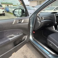 フォレスター 2.0XS 4WD 禁煙車1年保証付5MTヒーター付パワーシートのサムネイル