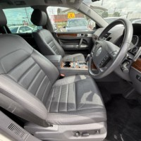 VWトゥアレグ V6 4WD ヒーター付電動レザーシート Bカメのサムネイル