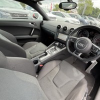 アウディ TTクーペ1.8TFSI バックカメラ ETC ナビ TV キーレスのサムネイル