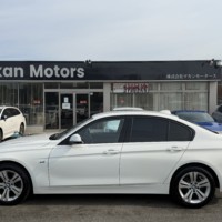 BMW 320iスポーツ 6MT ヒーター付P革シート Bカメラ ETC ナビのサムネイル
