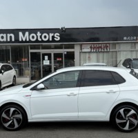 VWポロ 5ドアGTI 禁煙車　バックカメラ　ETC　デジタルメータークラスター　純正ナビ　フルセグTV　スマートキー　のサムネイル