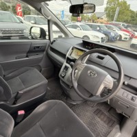 ヴォクシー 2.0トランスX バックカメラ　ETC　前後ドラレコ　タイヤ新品交換済　ナビ　地デジTVのサムネイル