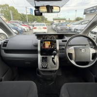 ヴォクシー 2.0トランスX バックカメラ　ETC　前後ドラレコ　タイヤ新品交換済　ナビ　地デジTVのサムネイル