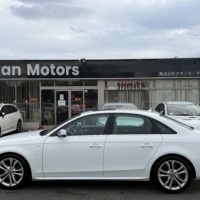 アウディ S4 4WD ヒーター付パワーレザーシート ETCサンルーフ ナビ 地デジTV スマートキー のサムネイル