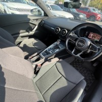 アウディ TTクーペ1.8TFSI Sラインパッケージ 禁煙車　純正ナビ　地デジTV　バックカメラ　ETC　スマートキー　Bluetoothのサムネイル