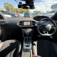 プジョー308 5ドアGTブルーHDiディーゼルターボ バックカメラ　ETC　ドラレコ　ナビ　TVのサムネイル