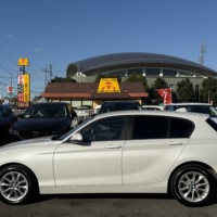 MW 118dスタイル 禁煙車　ハーフレザーシート　純正ナビバックカメラ　ETC　ドラレコ　スマートキー　ディーゼルターボのサムネイル