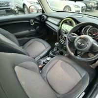 ミニ クーパーD 3ドア 禁煙車　純正ナビ　ETC　スマートキー　Bluetooth　ディーゼルターボのサムネイル