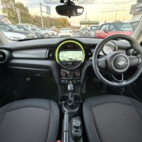 ミニ クーパーD 3ドア 禁煙車　純正ナビ　ETC　スマートキー　Bluetooth　ディーゼルターボのサムネイル