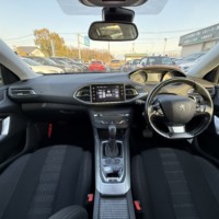 プジョー308 5ドア アリュール ブルーHDiディーゼルT バックカメラ　ETC　スマートキー　　のサムネイル