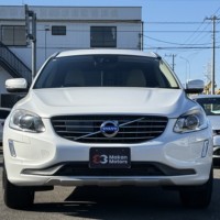 ボルボXC60 D4 SE ヒーター付パワーレザーシート　純正ナビのサムネイル