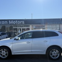 ボルボXC60 D4 SE ヒーター付パワーレザーシート　純正ナビのサムネイル