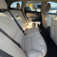 ボルボXC60 D4 SE ヒーター付パワーレザーシート　純正ナビのサムネイル