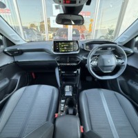 プジョー208 5ドア アリュール バックカメラ　ディスプレイオーディオ　ETC　スマートキー　禁煙車　Carplayのサムネイル
