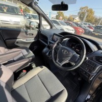 ヴォクシー 2.0X 4WD プレミア社1年保証付　4WD　純正ナビ地デジTV　バックカメラ　ETC　のサムネイル