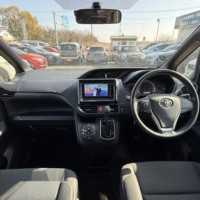 ヴォクシー 2.0X 4WD プレミア社1年保証付　4WD　純正ナビ地デジTV　バックカメラ　ETC　のサムネイル