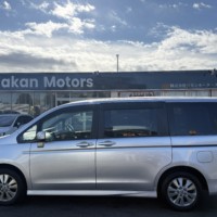 ステップワゴン 2.0スパーダZ 4WD プレミア社1年保証付 両側パワースライドドア　バックカメラ　ETC　ナビ　TVのサムネイル