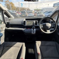 ステップワゴン 2.0スパーダZ 4WD プレミア社1年保証付 両側パワースライドドア　バックカメラ　ETC　ナビ　TVのサムネイル