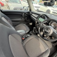 ミニ クーパーD 3ドア 純正ナビ　バックカメラ　ETCのサムネイル