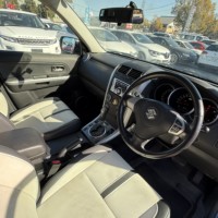 エスクード 5ドア2.4ヘリーハンセン リミテッド 4WD ヒーター付レザーシート　ETC　サンルーフのサムネイル