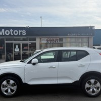 ボルボXC40 B4 AWDモメンタム 4WD アラウンドビューETC　前後ドラレコ　Carplay　バックカメラ　サイドカメラ　のサムネイル