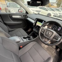 ボルボXC40 B4 AWDモメンタム 4WD アラウンドビューETC　前後ドラレコ　Carplay　バックカメラ　サイドカメラ　のサムネイル