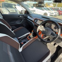 VW T-Cross TSI 1stプラス ワンオーナー　禁煙車　純正ナビバックカメラ　ETC　前後ドラレコ　スマートキーのサムネイル