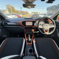 VW T-Cross TSI 1stプラス ワンオーナー　禁煙車　純正ナビバックカメラ　ETC　前後ドラレコ　スマートキーのサムネイル
