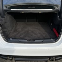 ジャガーXE SE2.0L P200 バックカメラ　ETC　ドラレコ パワーシート　ナビ　TV　スマートキーのサムネイル