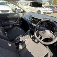 VWポロ 5ドアTSIトレンドライン キーレス　ディスプレイオーディオ　AppleCarplay(有線)のサムネイル