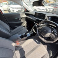 プジョー208 5ドア アリュール バックカメラ　ETC　スマートキー　ディスプレイオーディオのサムネイル