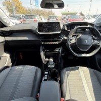 プジョー208 5ドア アリュール バックカメラ　ETC　スマートキー　ディスプレイオーディオのサムネイル