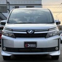 ヴォクシー 1.8ハイブリッドV プレミア社1年保証付のサムネイル