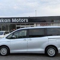 ヴォクシー 1.8ハイブリッドV プレミア社1年保証付のサムネイル